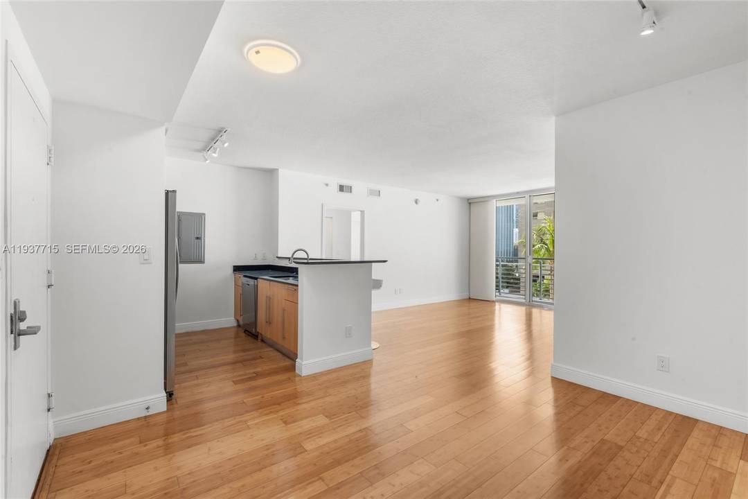 FOR SALE 2 Bedroom, 2 bathroom residence at One Miami East offers direct views of Biscayne Bay, the Downtown Miami skyline, and the Port of Miami, making it ideal for ...