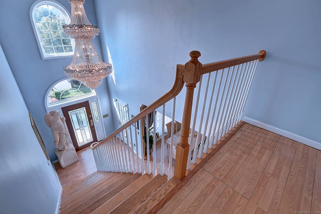 Beautiful Colonial nestled on a cul de sac !