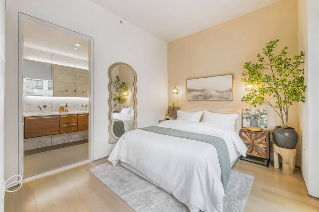 Union Square One Bedroom Luxury Condo with Tree top viewsExperience modern urban living in this oversized one bedroom located a stone's throw from Union Square in a boutique condominium.