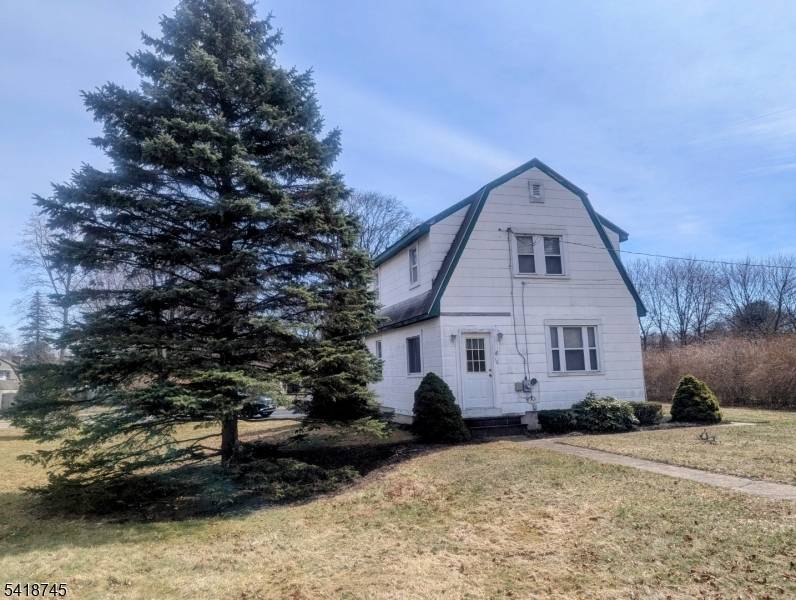 GOOD BONES ! OPPORTUNITY KNOCKS !