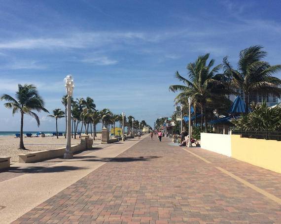 OCEANFRONT LOT DIRECTLY ON THE WORLD FAMOUS HOLLYWOOD BEACH BROADWALK !