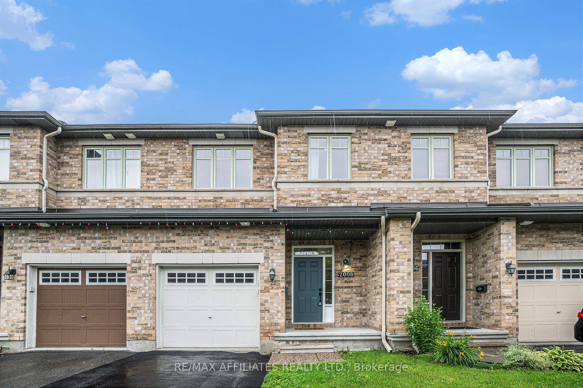METICULOUS ! WELCOME to 2008 Pennyroyal, located on a calm crescent in the family oriented heart of Orleans.