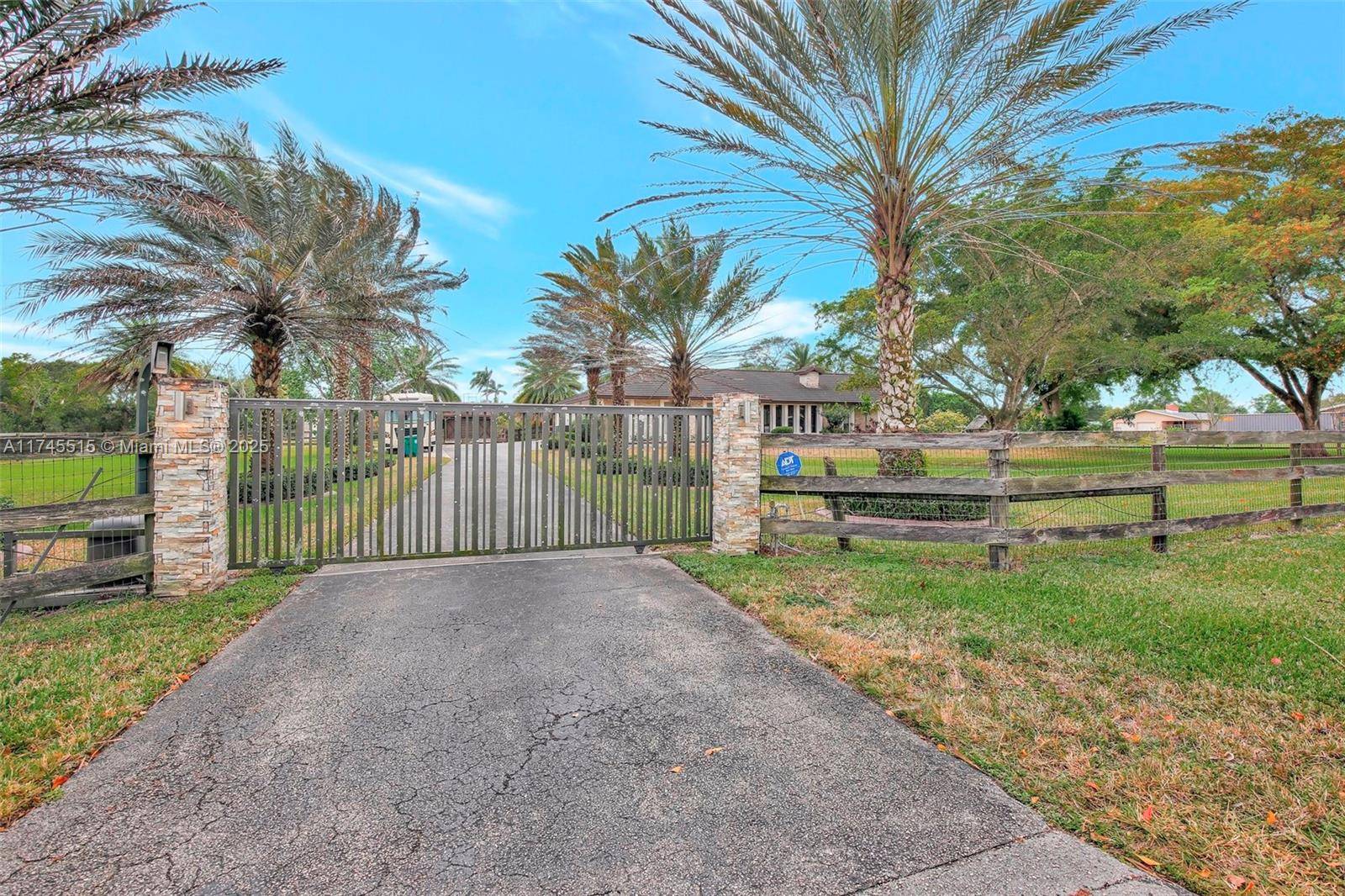 Horse country paradise in Southwest Ranches.