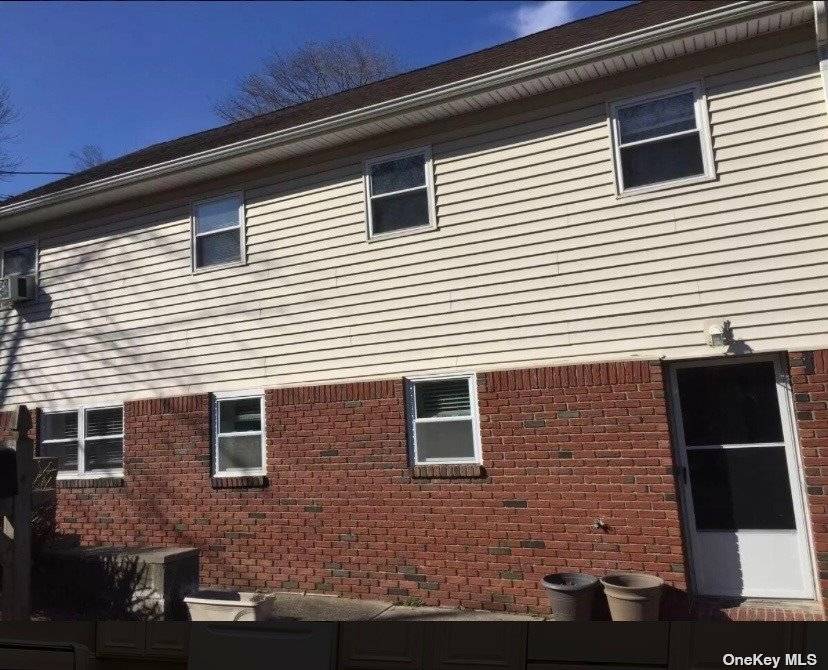 UTILITES INCLUDED IN THIS Beautiful Main Floor 3 Bedroom, 2 Bathroom Unit with Large Entryway and Closet, Eat in Kitchen New Dishwasher and a Great Living Room Family Room.