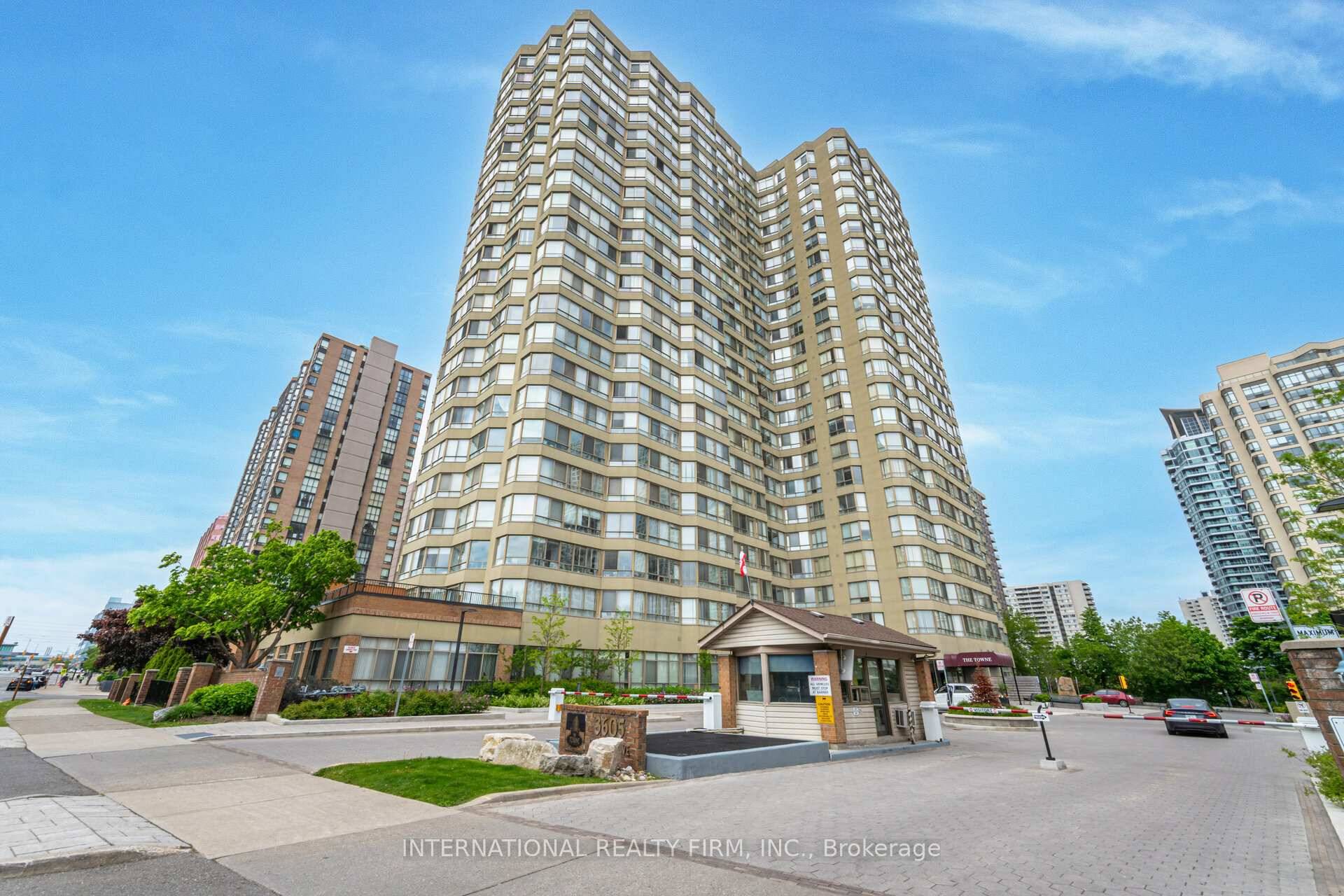 Welcome to this stunning, fully furnished 1 Den unit in the heart of downtown Mississauga !