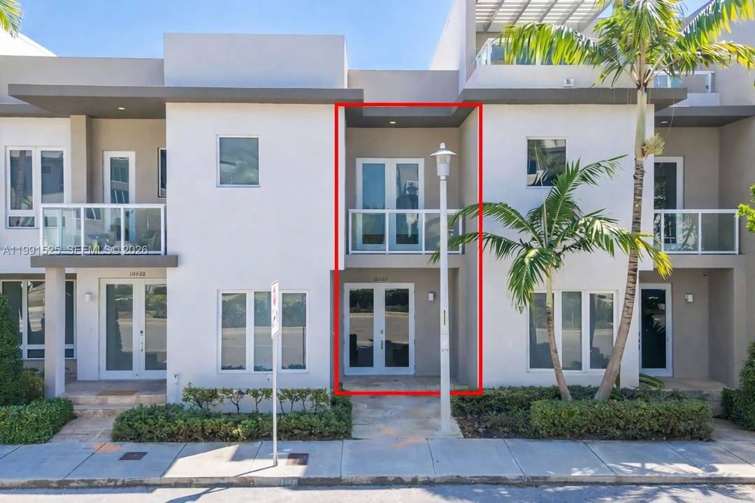 Beautiful newer townhome ideally located in the heart of Doral.