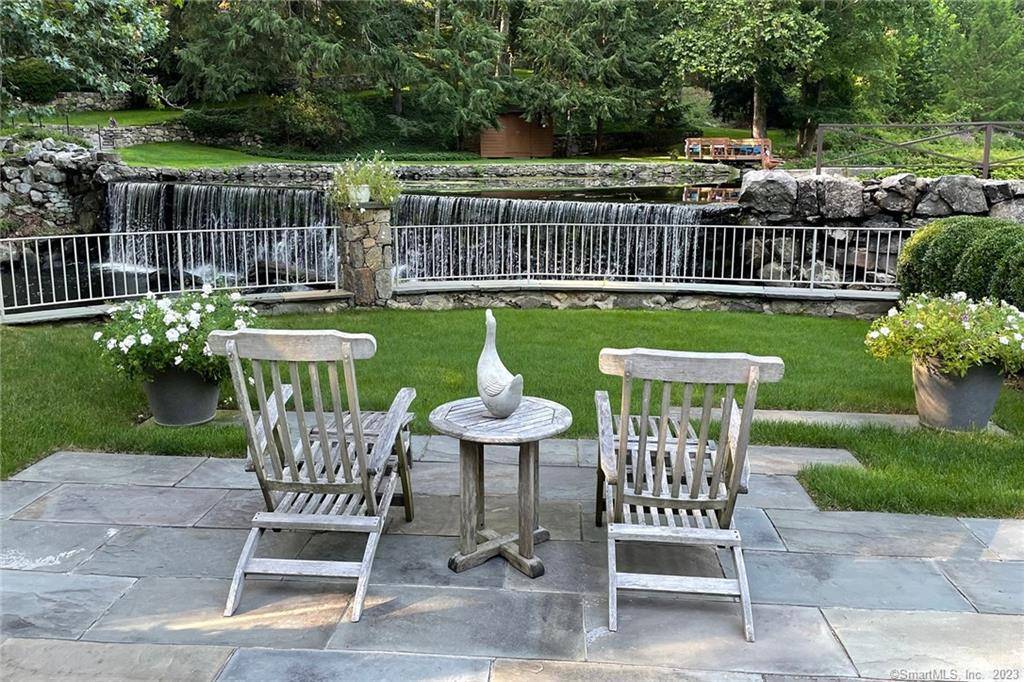Welcome to your gated riverfront paradise !