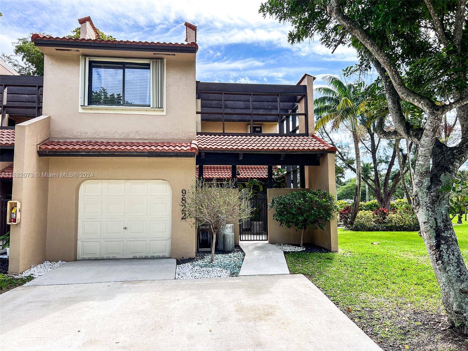 Beautiful corner unit in Costa Del Sol with lake front and golf course views on the 18th hole.
