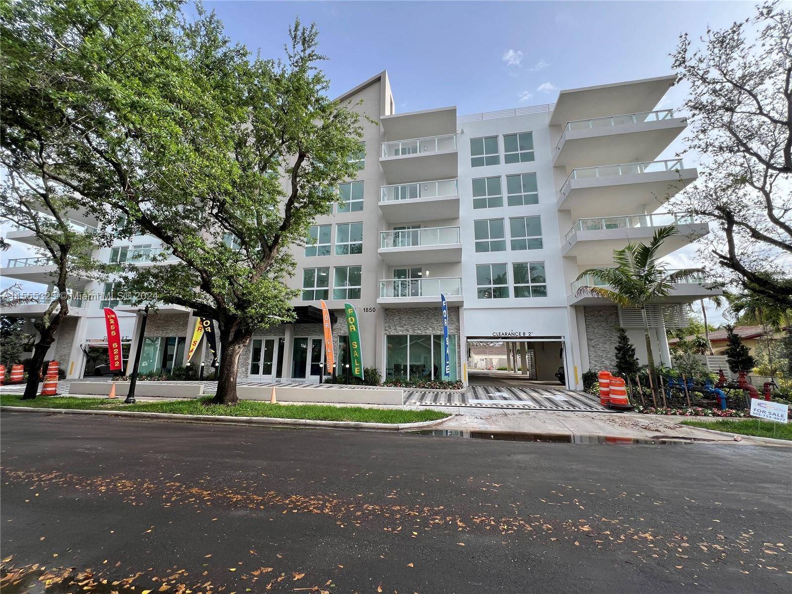 Beautiful corner unit PH, 2 bed 2 bath in new 40 unit Boutique Building, apartments are ready to move in.