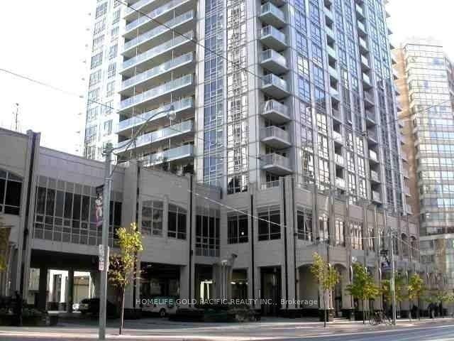 Luxury Bay amp ; College 615 Sf Condo !