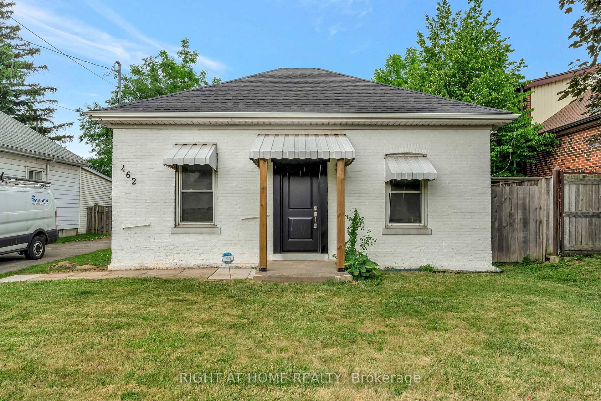 Charming Rustic Bungalow in the Heart of Hamiltons Desirable Mountain Area.