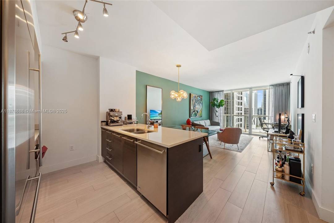 Welcome to 500 Brickell. Step into this sophisticated 1 bedroom, 1 bath residence with floor to ceiling glass framing sweeping views of the skyline and Biscayne Bay, across from Brickell ...