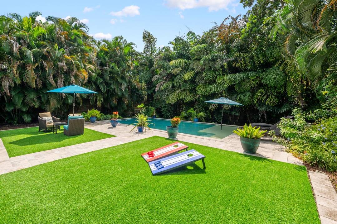 Stunning Mid Century Modern Oasis in Prime Wilton Manors LocationWelcome to this beautifully updated 3 bedroom, 2.