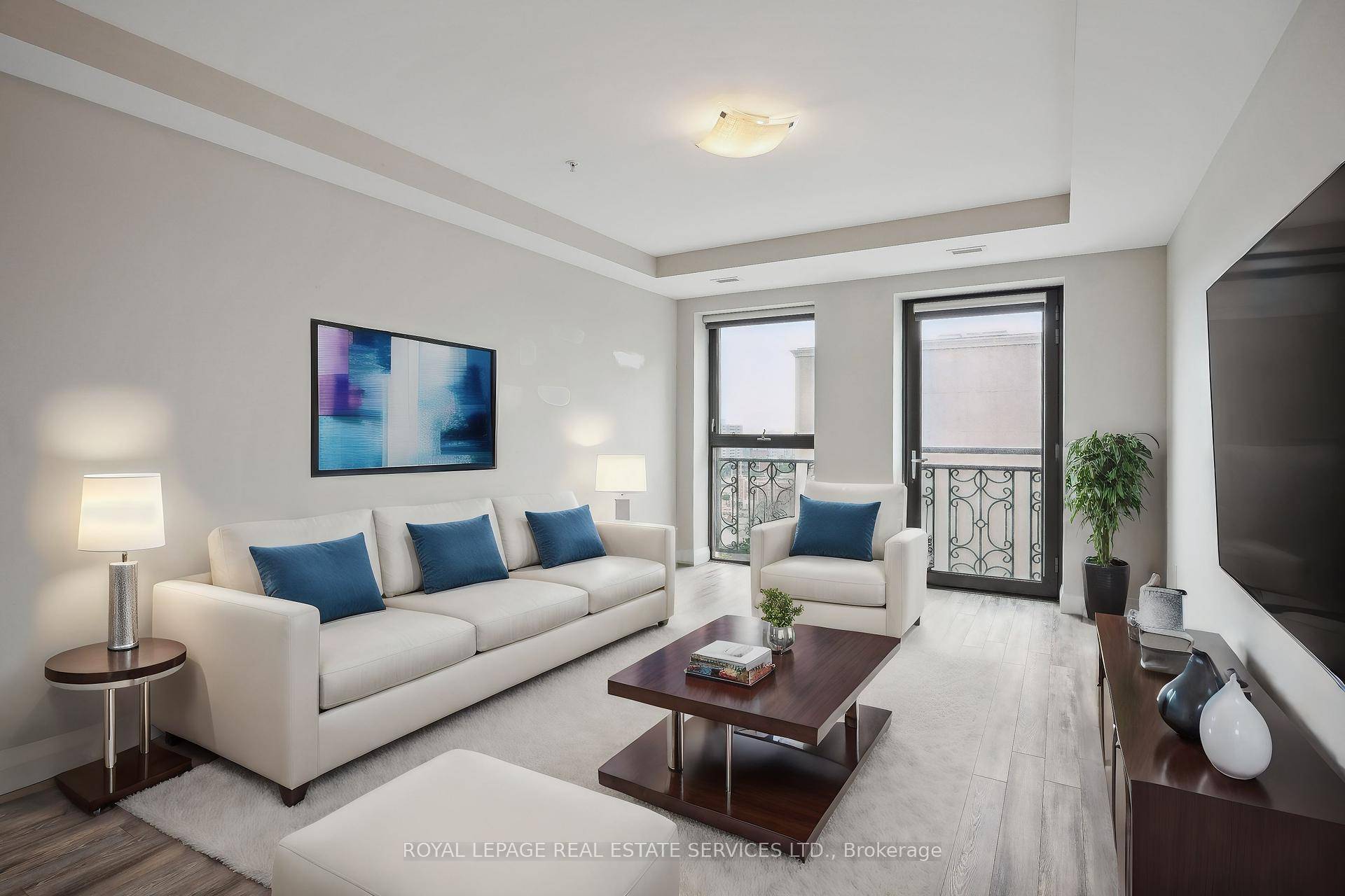 Experience upscale urban living in this beautiful 1 bedroom, 1 bathroom suite at the historic Royal Connaught.