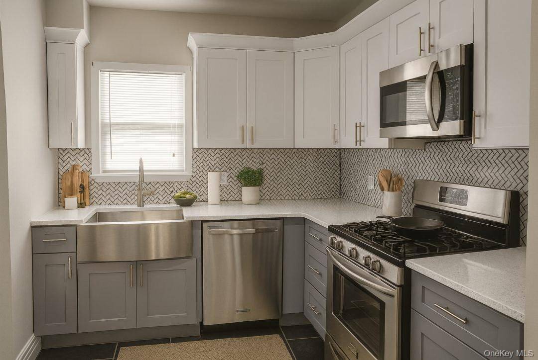 300 OFF FIRST MONTHS RENT WITH LEASE SIGNED BY 11 30 Renovated Whole House In Lakeview Section Of Rockville Centre, New Kitchen With Quartz Countertops amp ; Stainless Steel Appliances, ...