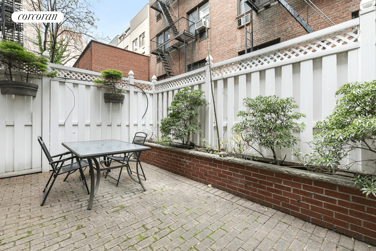 1br duplex with private outdoor spaceAvailable for two year leaseNo petsNew Exclusive !