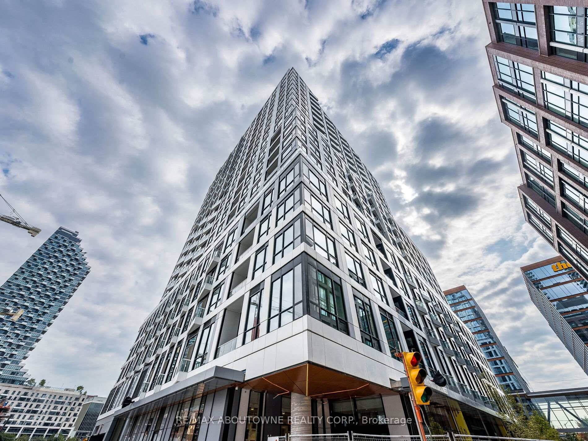 Brand New Never Lived In Gorgeous Studio Apartment Located In The Heart Of Toronto !