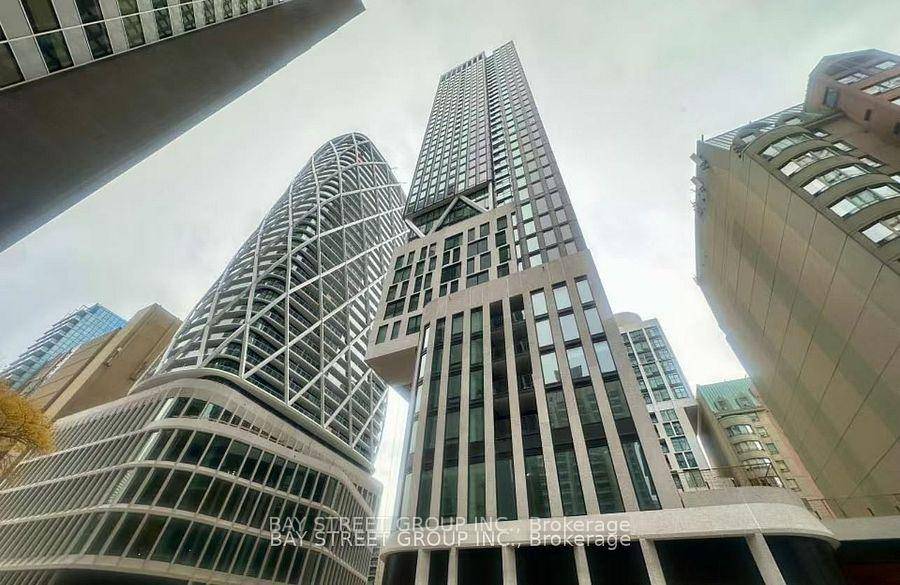 New finished stunning junior one bedroom condo unit at Artist Alley Condo in downtown core Toronto.