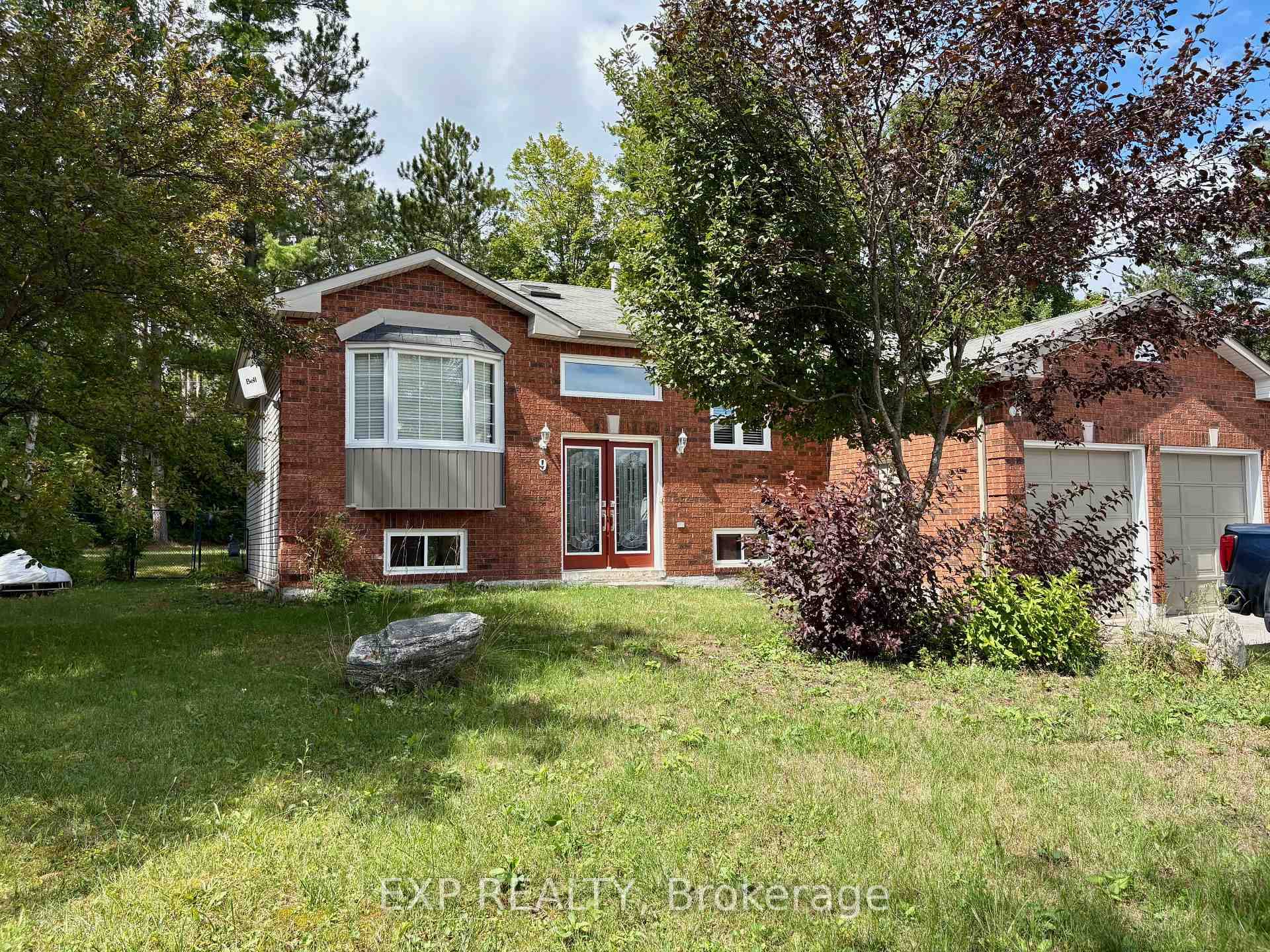 Welcome to 9 Birdie Court, Wasaga Beach.