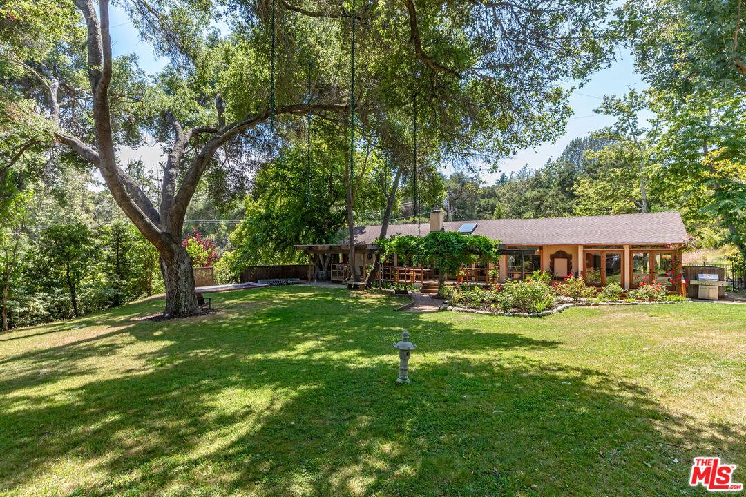 1064   Meadows End Dr 4BR La