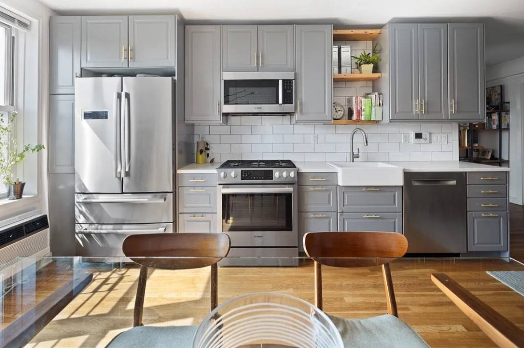 Worth the wait ! 651 Vanderbilt Street 6W is a beautifully renovated two bedroom, one bath co op in one of Windsor Terrace's most sought after buildings.