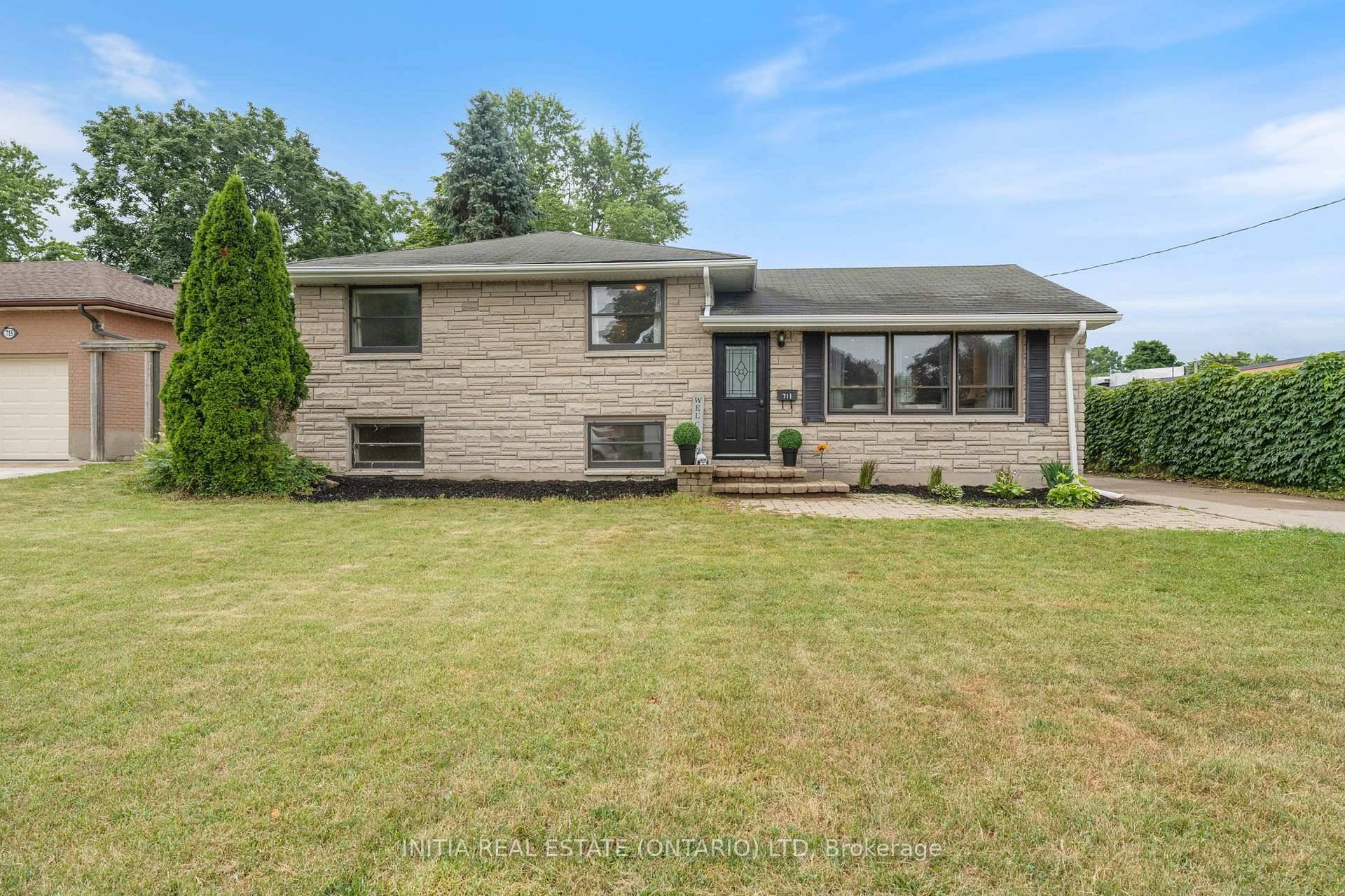 Live where lifestyle meets location in Sarnias sought after North End !