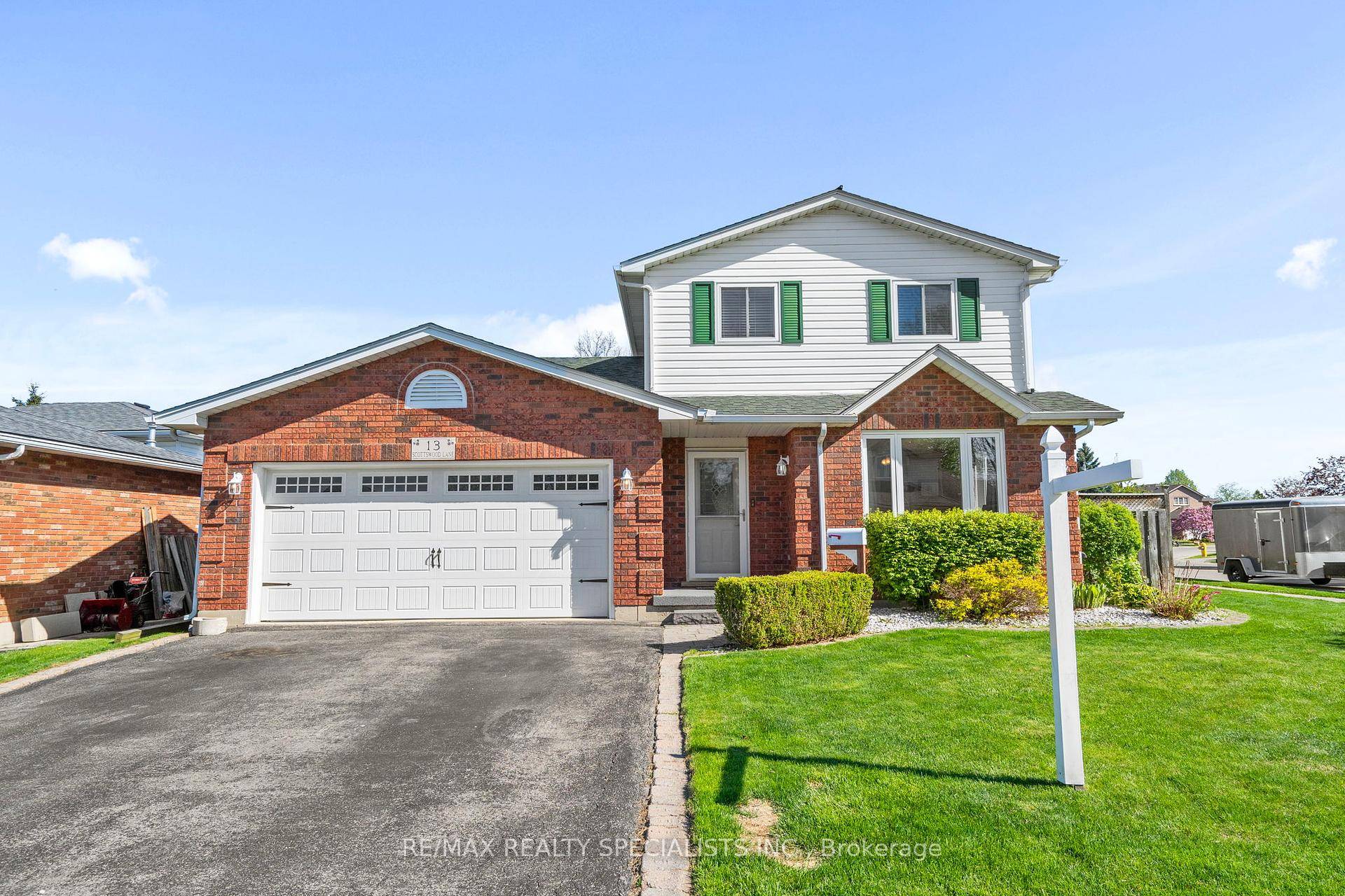 Beautiful and spacious 3 bedroom, 3 bathroom home with over 2700 square feet of living space with a rear and side driveway Caledonia !