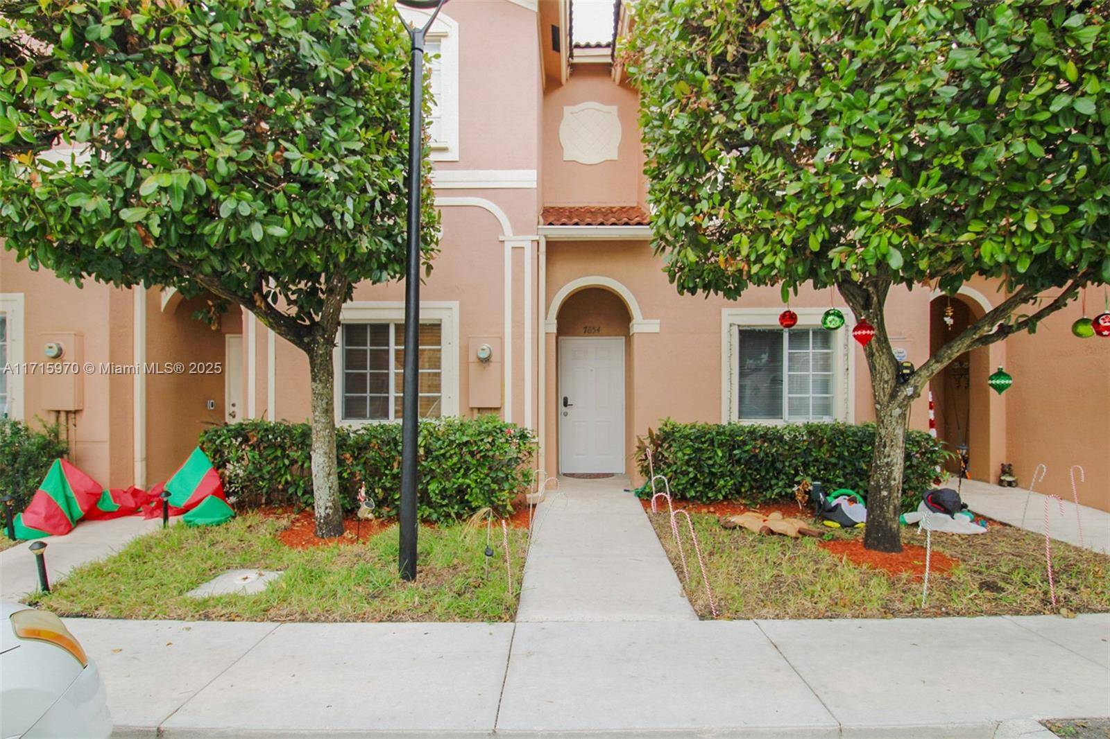 Spacious townhouse in Catalina Lakes at Tamarac, featuring three bedrooms and three full bathrooms with a combination of tile and wooden floors.