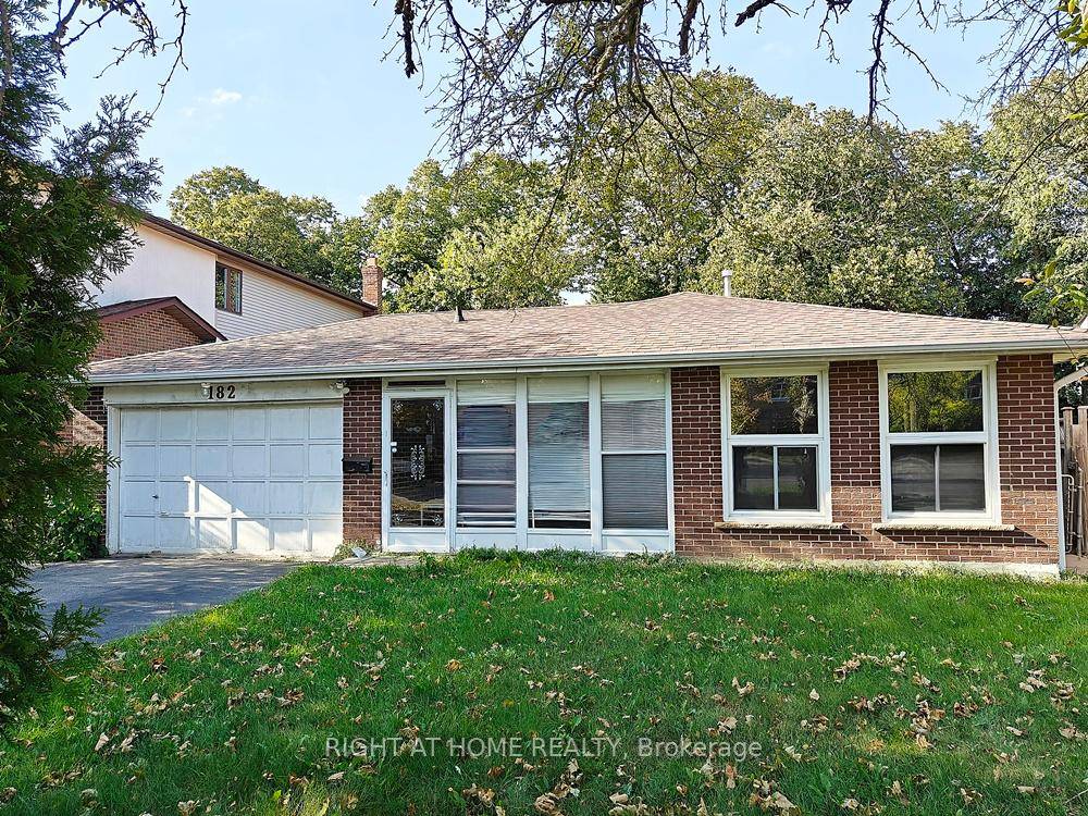 Stunning detached property in North York perfect for a family home or an investment property that is only 950M away from the Seneca Polytechnic Newnham Campus, or 6 houses away ...