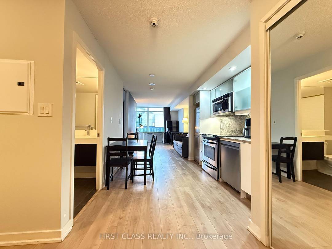 Luxury 1 den lakeview condo for lease !