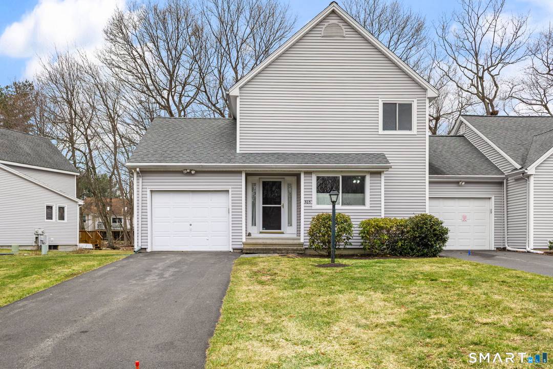 Spacious Deerfield townhouse with entry hall, large eat in kitchen with granite counters, dining room with hardwood floors, living room with fireplace hardwood floors opens to family room with hardwood ...