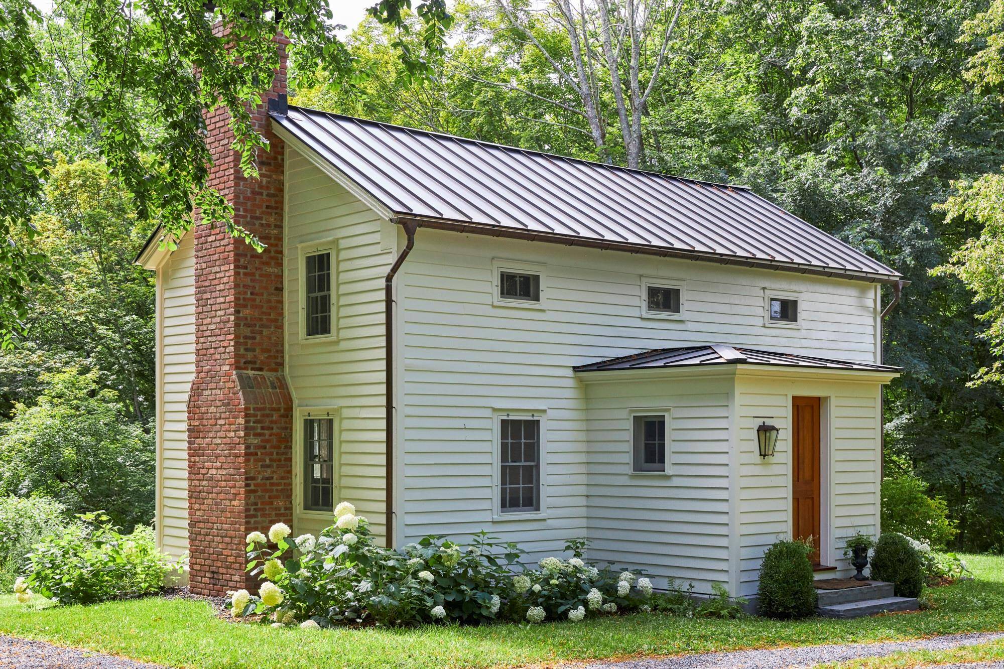 The Gallatin House Small but perfect, this jewel box home is rich with charm and thoughtful detail.