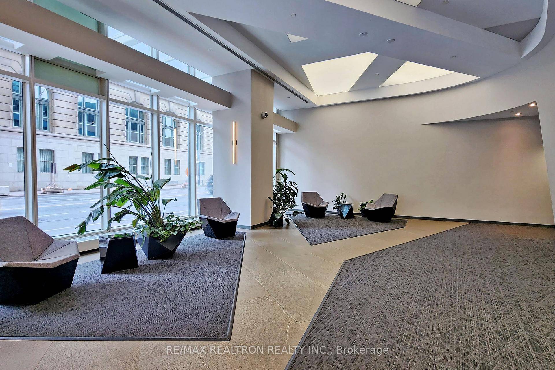 Stunning Skyline View 1 Bed Den With 2 Full Bathroom And One Undergrad Parking Spot, In The Iconic L Tower.