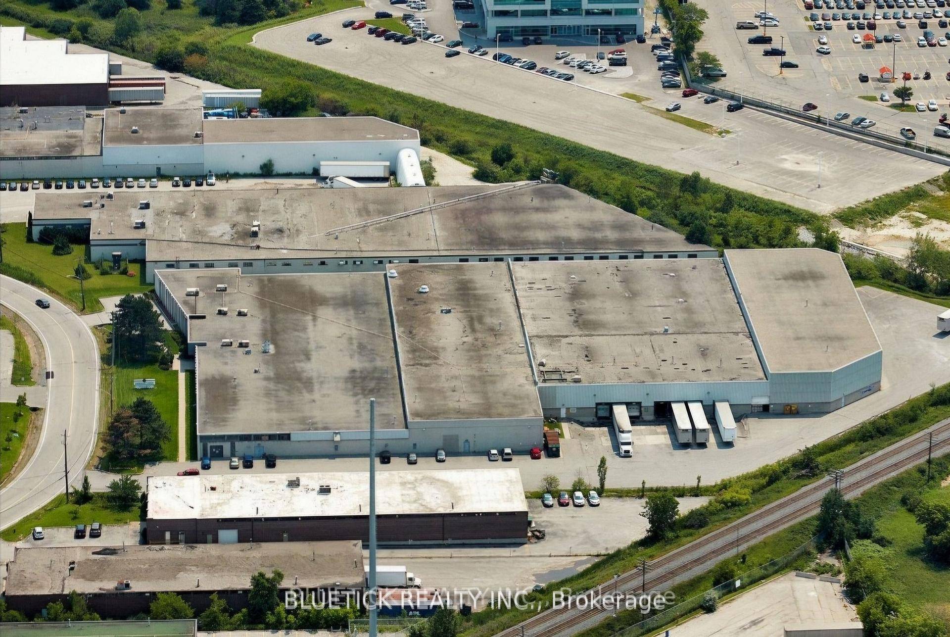 This warehouse space located close to the high traffic intersection of Birchmount and Ellesmere, offers easy access to HWY 401, 404 and public transit Ellesmere TTC station.