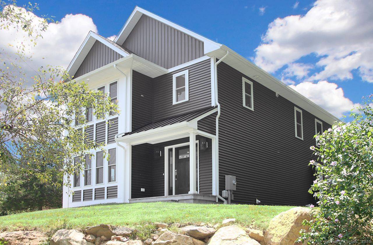 Stunning 3 Bed, 2. 5 Bath Home Built in 2022 Immaculate and Move In Ready !