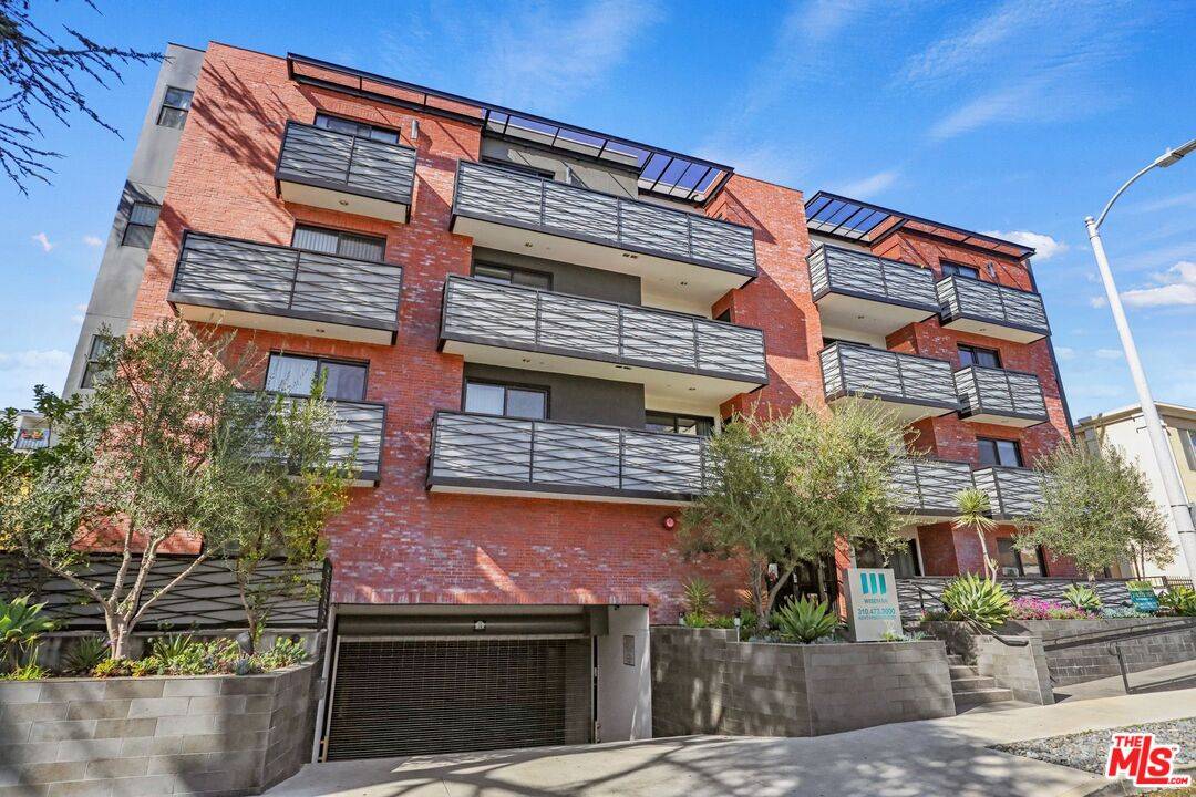 11811 Darlington Ave 3BR Brentwood La
