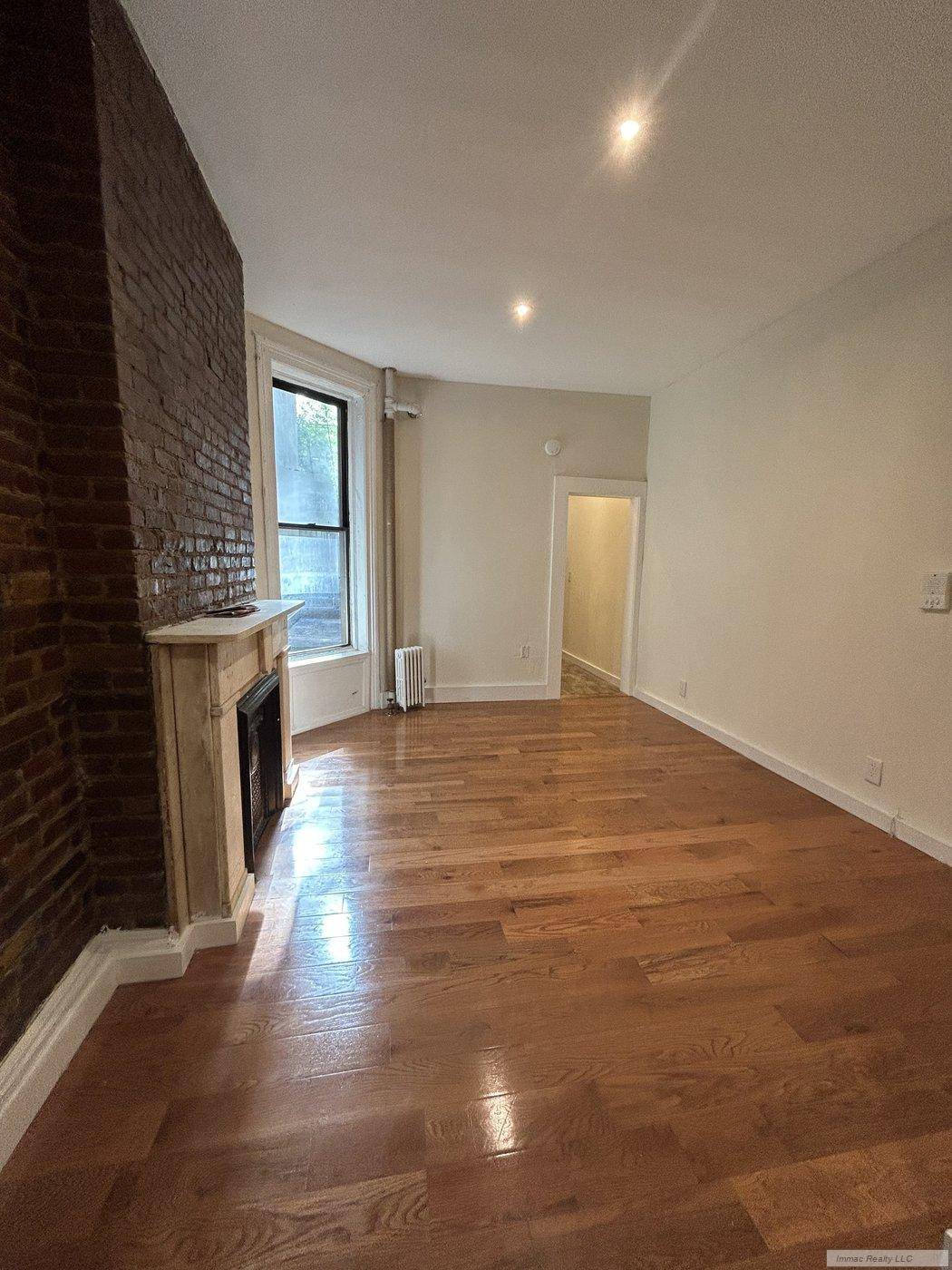 Available ASAP Nov 1 HUGE !