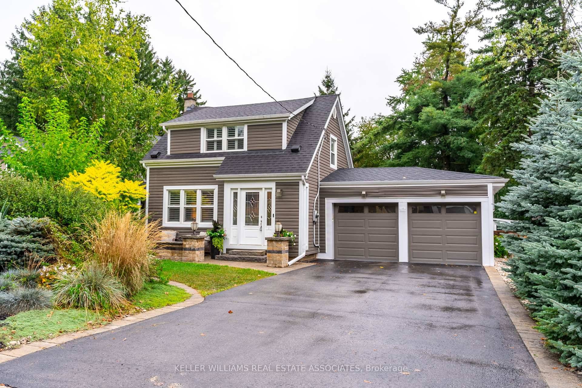 Nestled in a charming area of Georgetown, close to downtown, this detached, story and a half home will not disappoint !