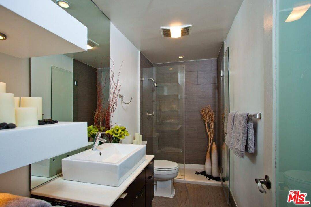 8811   Burton Way 2BR Beverly Grove La