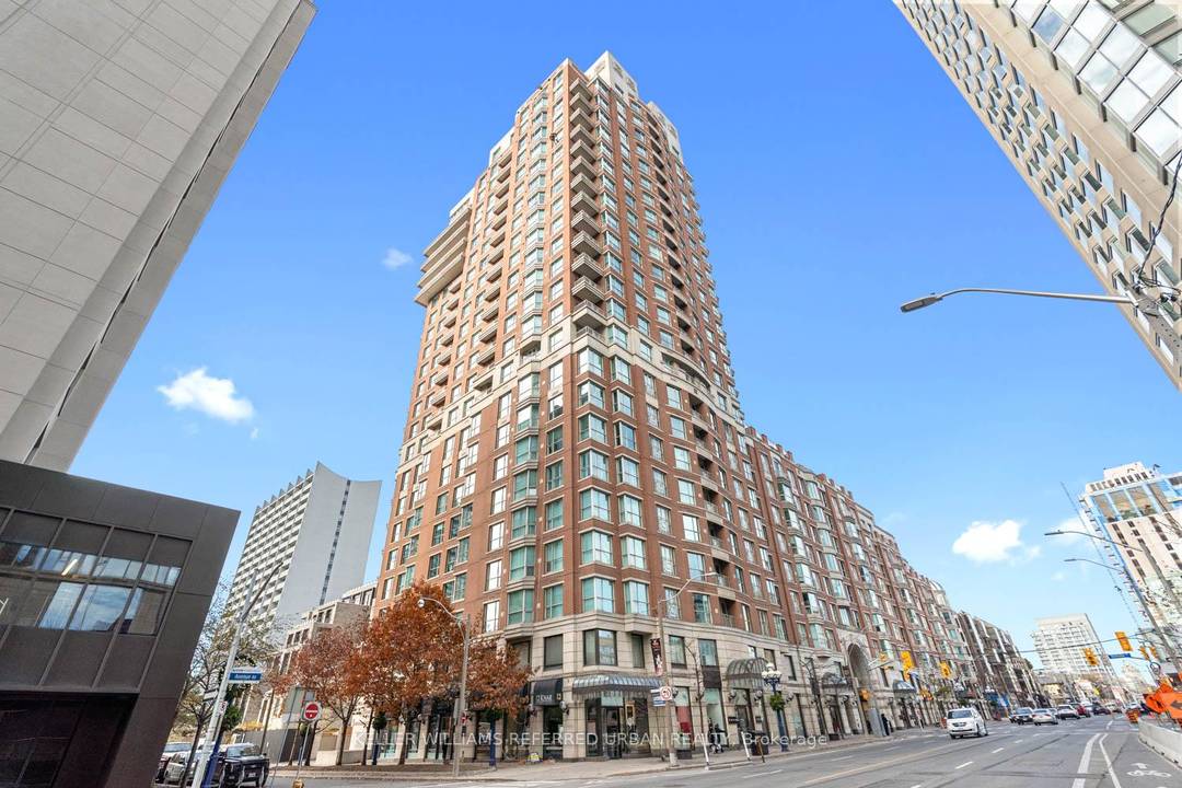 With one of the most desirable layouts and breathtaking views in the building, this beautifully renovated residence at 38 Avenue Road offers an exceptional Yorkville lifestyle.