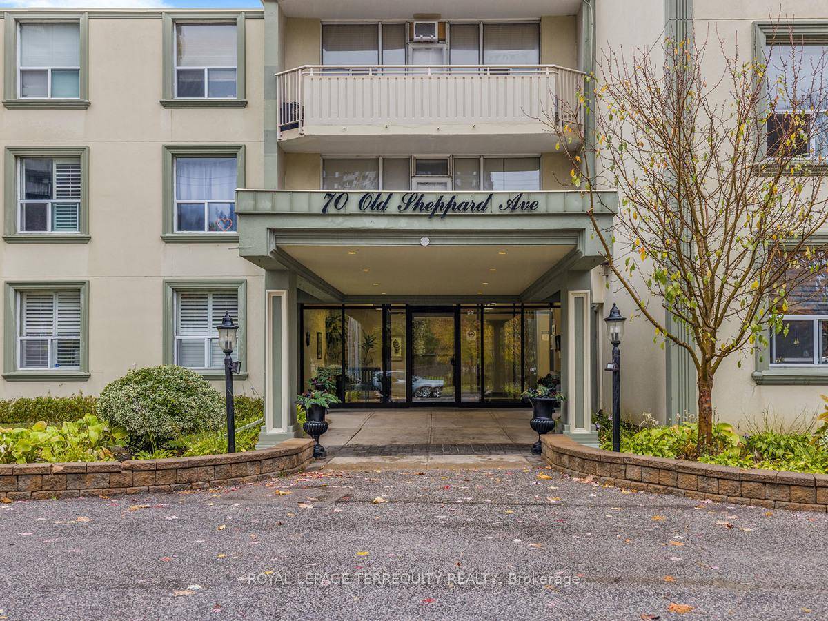 Attention all first time home buyers, potential down sizers or those looking for your coveted pied a terre opportunity !