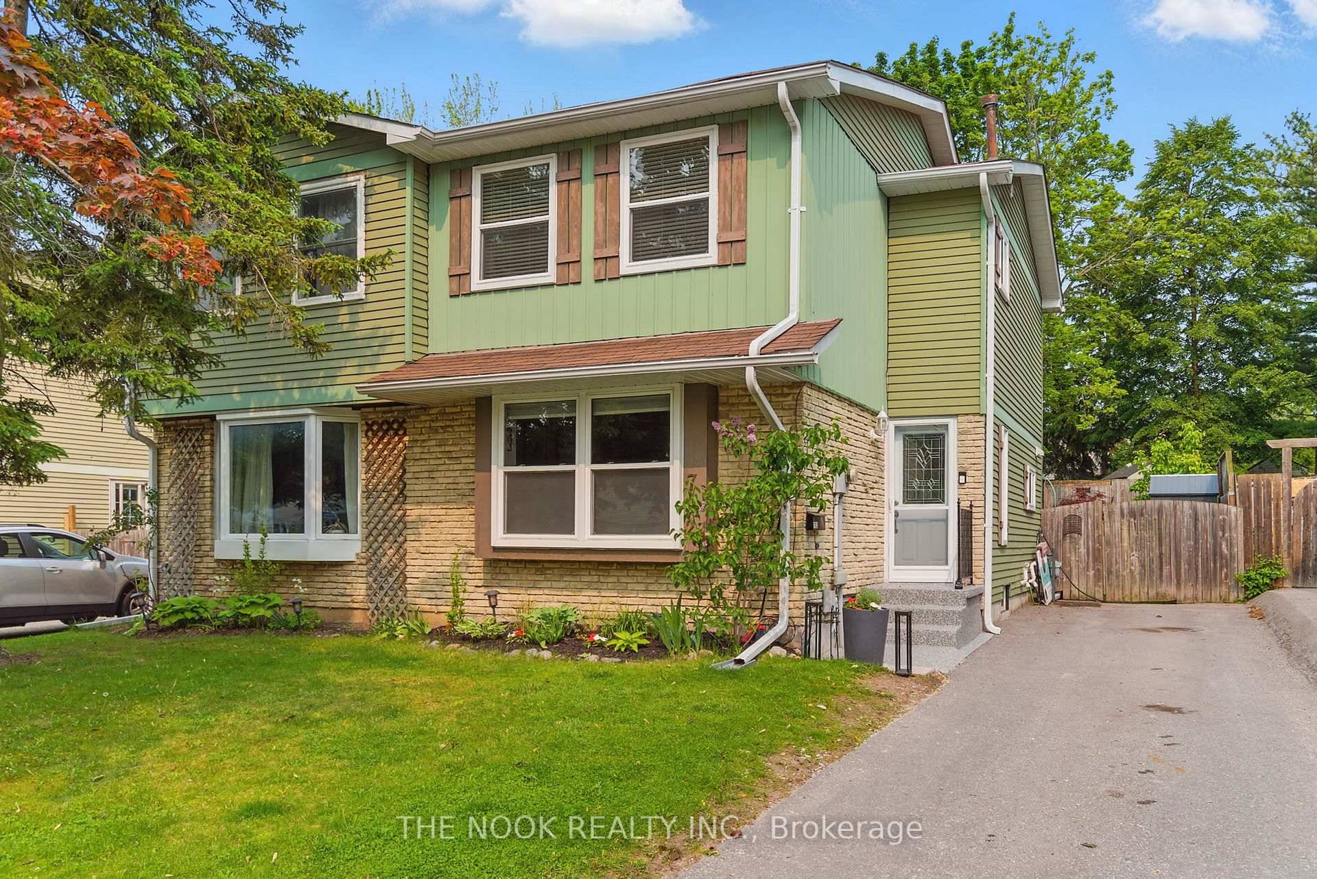 Charming 3 Bedroom Semi in Prime Location !