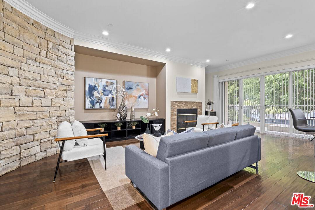 4848 Wilshire Blvd 3BR La