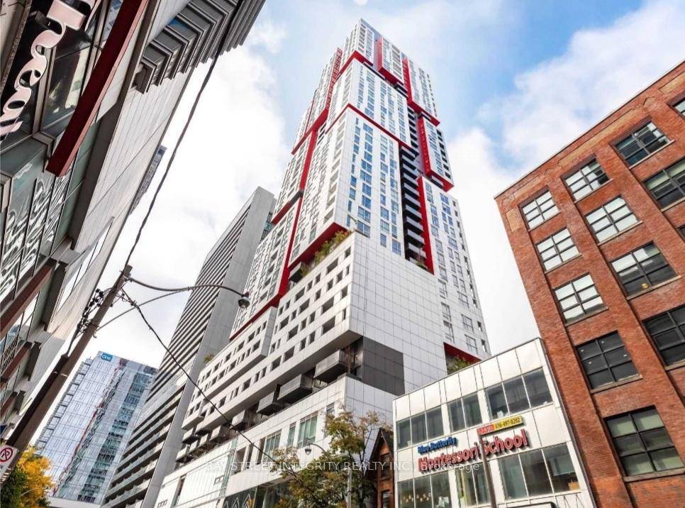 In The Heart Of Entertainment District, Famous Picasso Building By Monarch In 2016, Walk Score 100 !