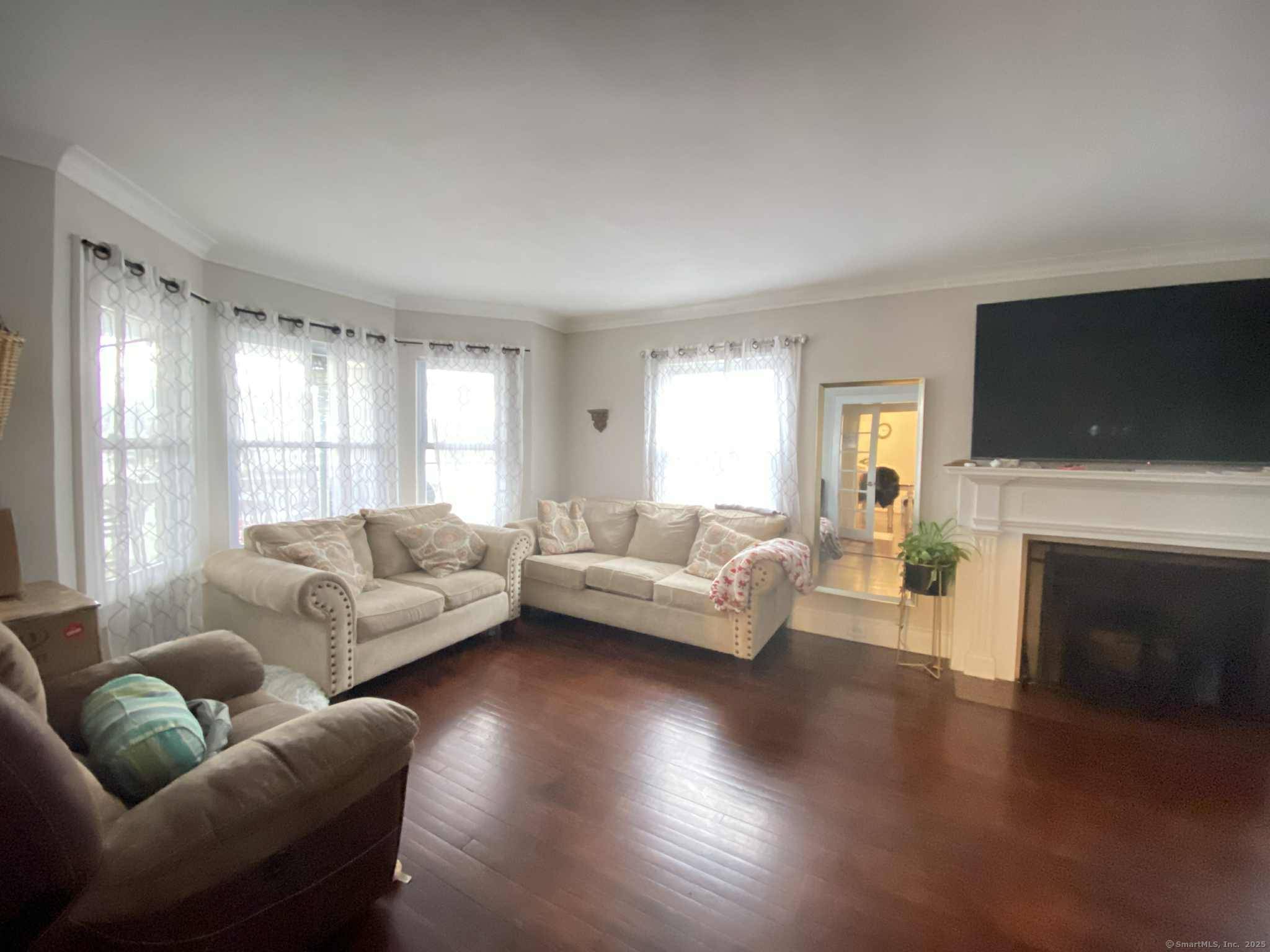 Charming Colonial W Large Spacious Rooms and Fenced Yard.