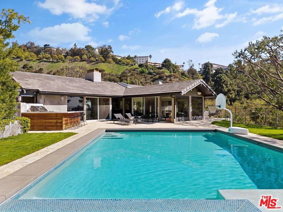 1255 N Bundy Dr 6BR Brentwood La