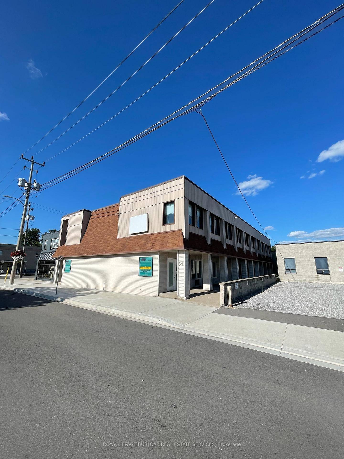 The Investments Group is pleased to present a unique mixed use investment opportunity in Simcoes downtown district.
