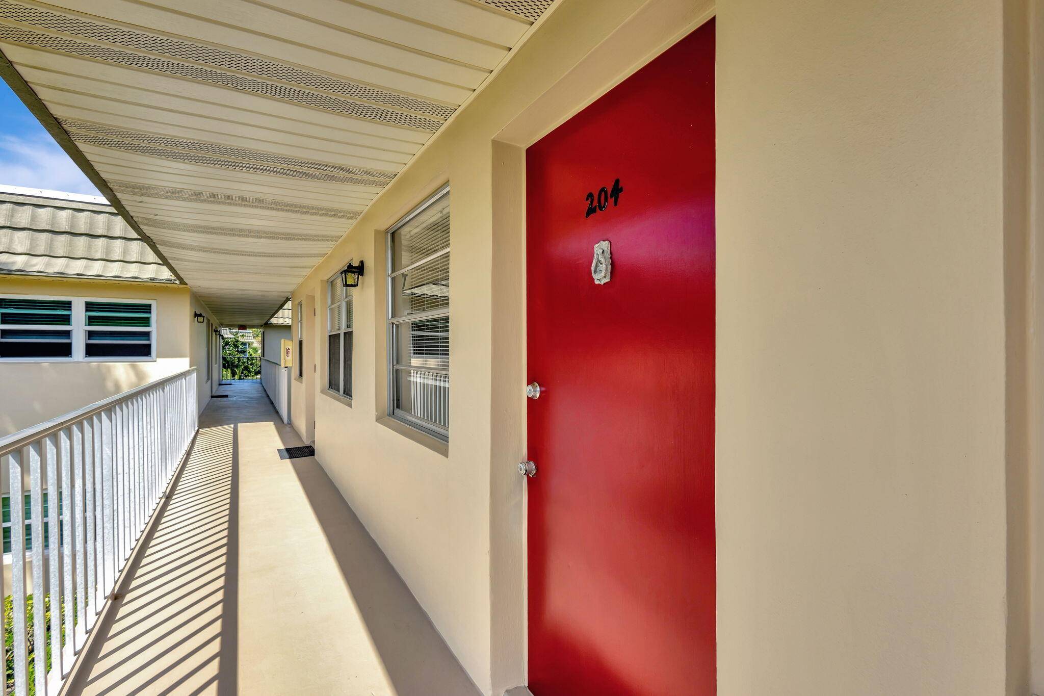 Newly painted, completely updated 1 1 unit with lake and golf course views.