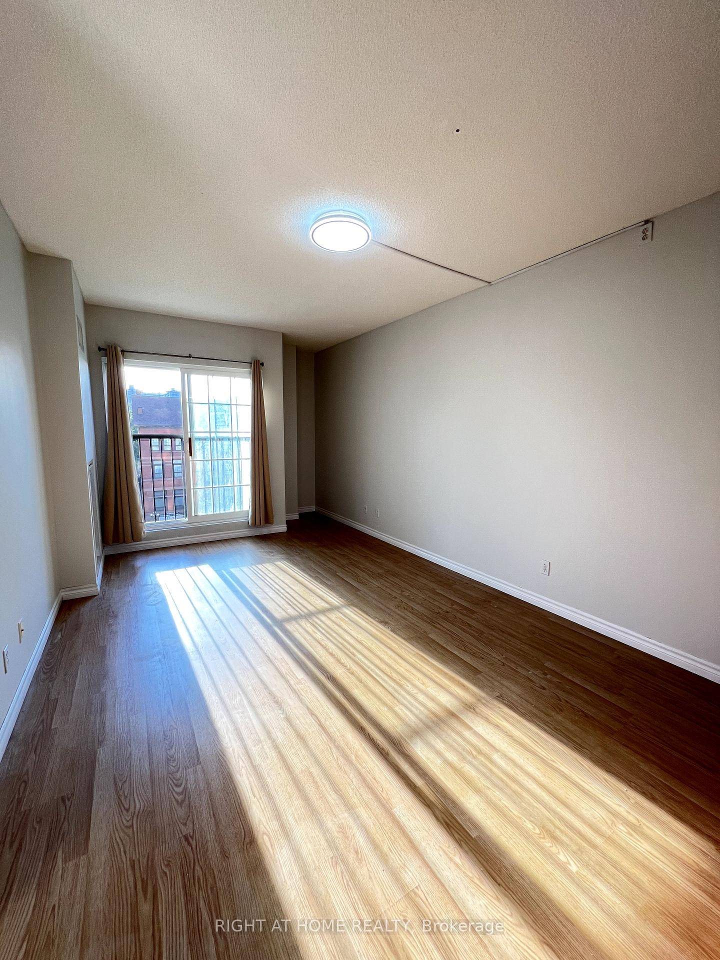 Beautiful renovated condo Unit In Chateau Royale Complex In Downtown Hamilton Boasts A Beautiful Open Concept Kitchen, New natural deco paint throughout.