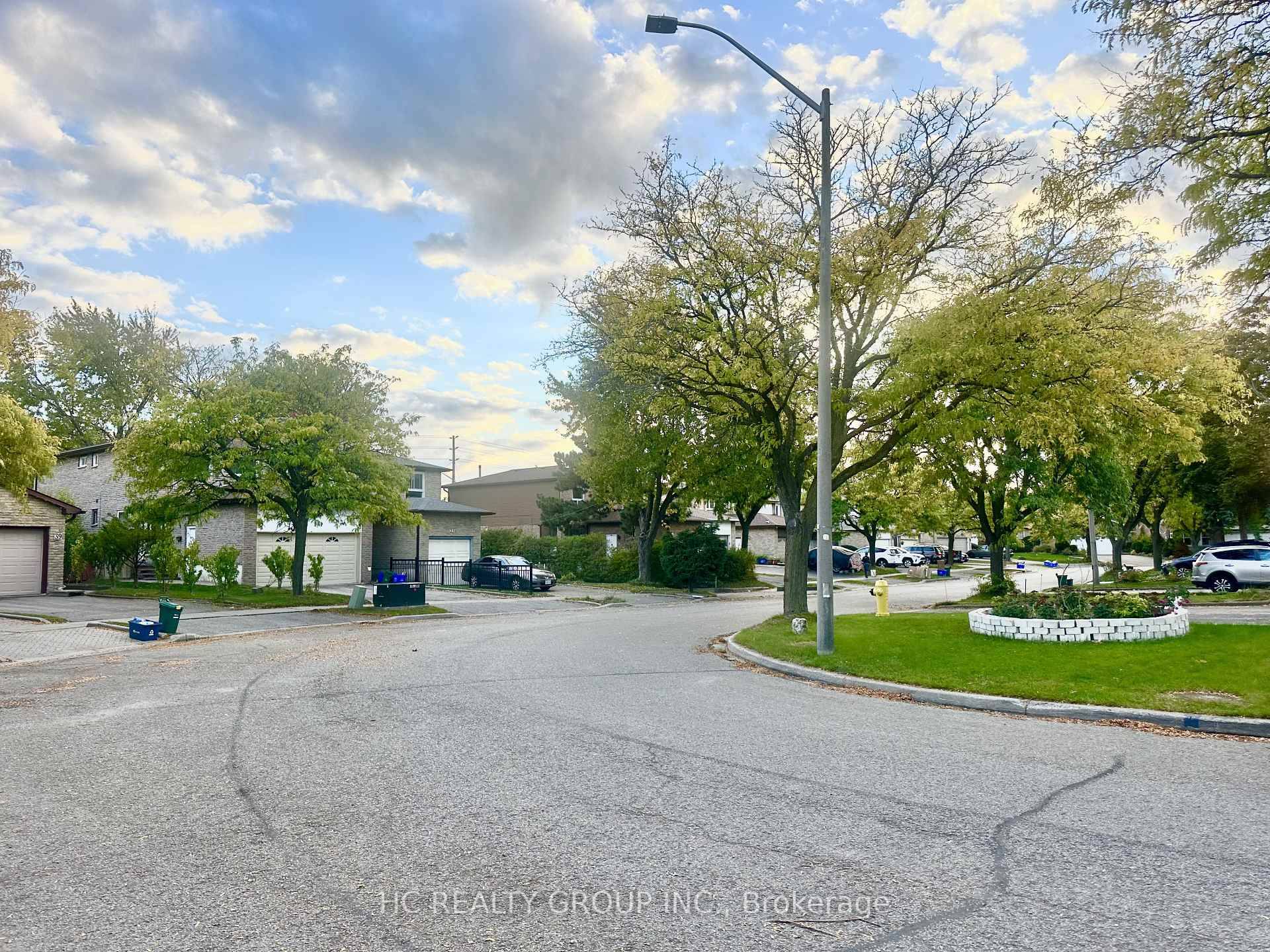 Entire house for lease. Beautiful 2 storey detached home featuring 3 spacious bedrooms and fresh new painting throughout.